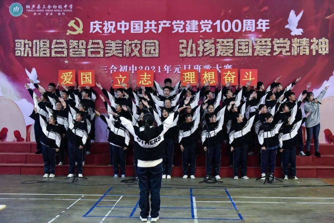 《白色夹竹桃》，以母爱之名实施精神暴力，述母女之间的心酸关系